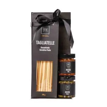 Halvor Bakke Gavesett med pasta og pesto