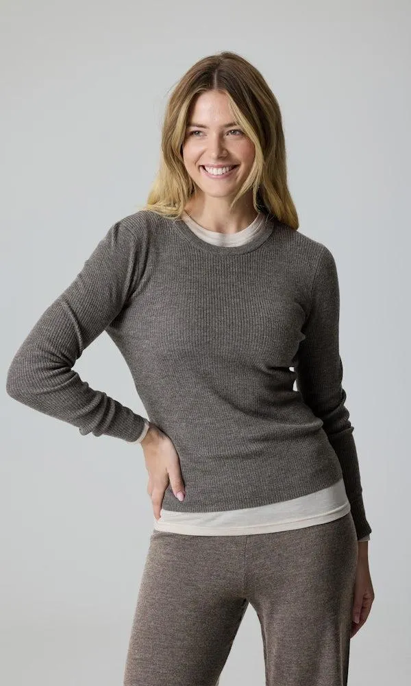 Ribbestrikket genser i merinoull