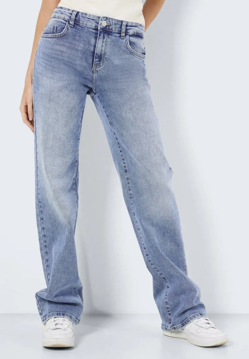 MIT WEITEM BEIN NMYOLANDA NORMAL WAIST - Vaqueros rectos - light blue denim