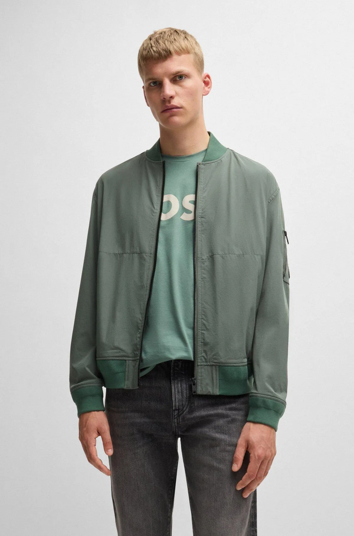 Water-repellent jacket with zipped sleeve pocket