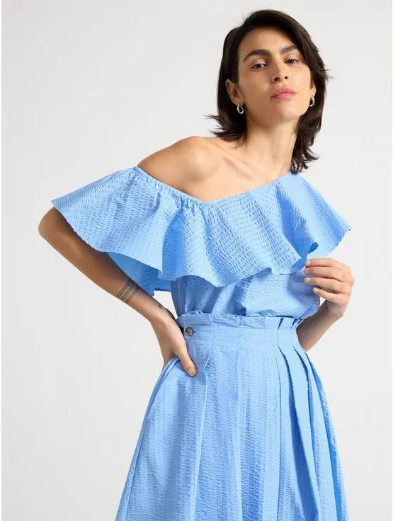 Bluse i seersucker med volang