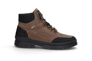 Praktisk snøreboot med glidelås og brodder