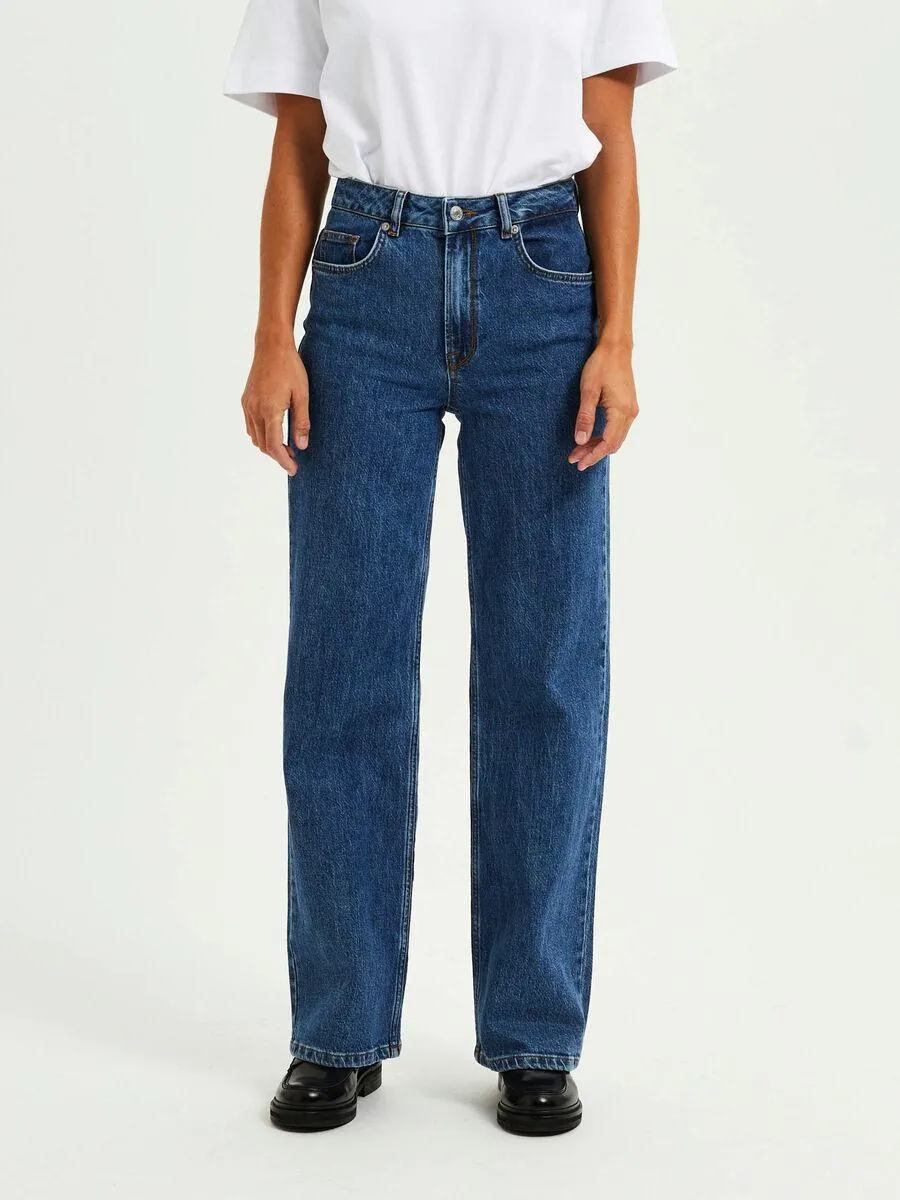 KLASSISK JEANS MED VID PASSFORM