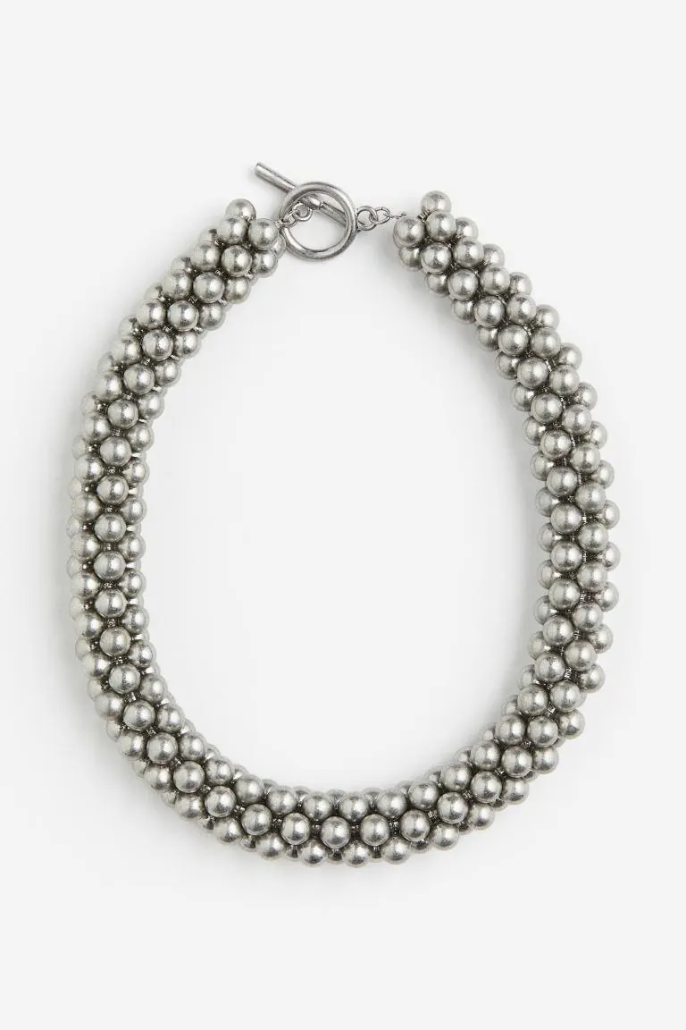 Kraftig halssmykke med perler