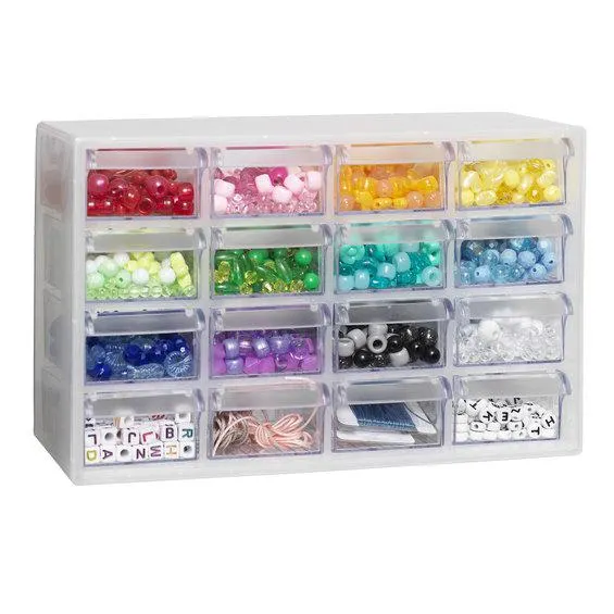 Hobbykommode med ca. 1770 morsomme perler, 21 meter tråd og uendelig mye moro!