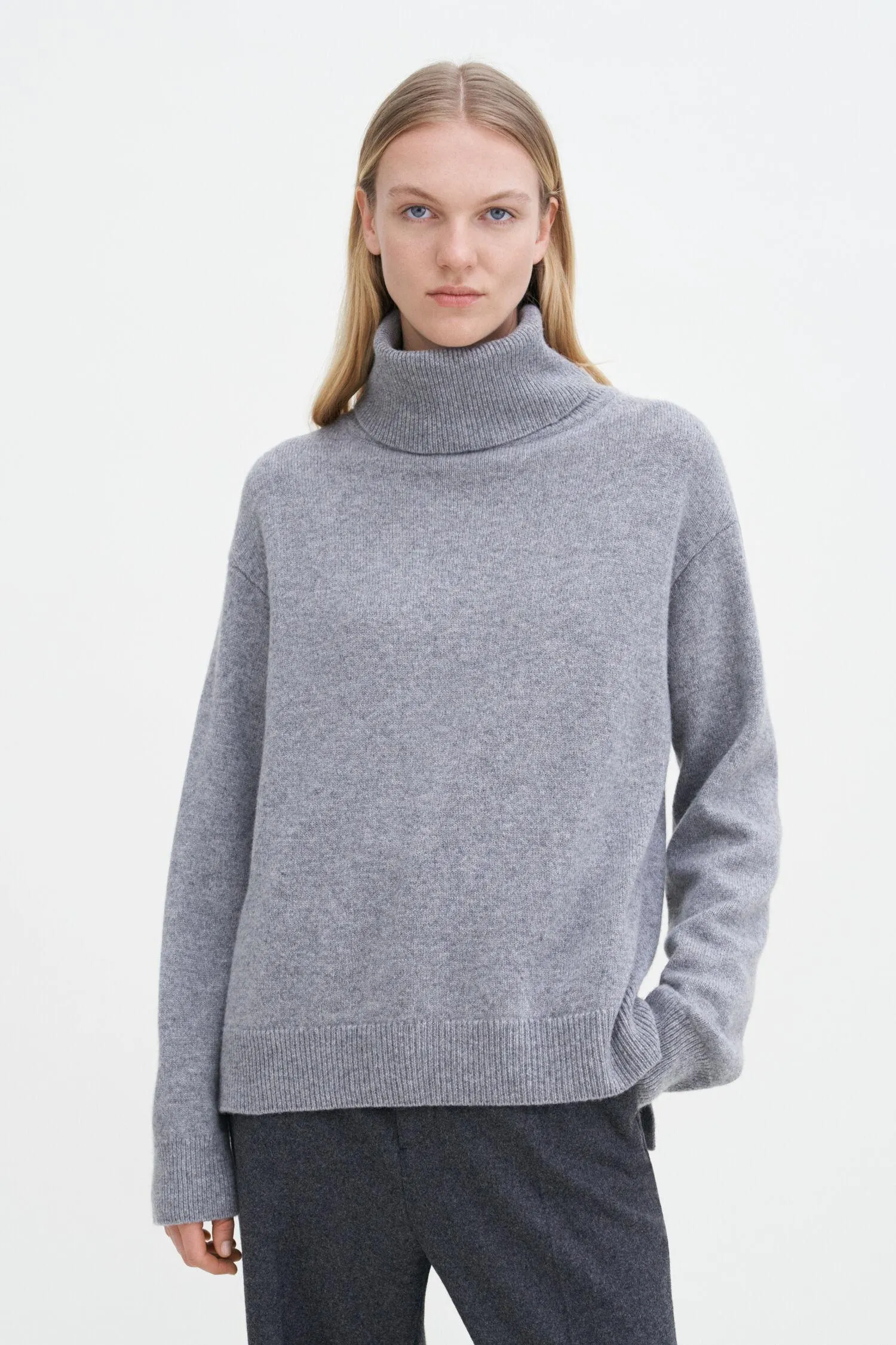 Relaxed Turtle-neck Sweater