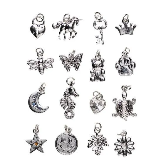 Anheng / charms i sølvfarge 16 stk. – smilefjes, enhjørning, hjerte m.m.