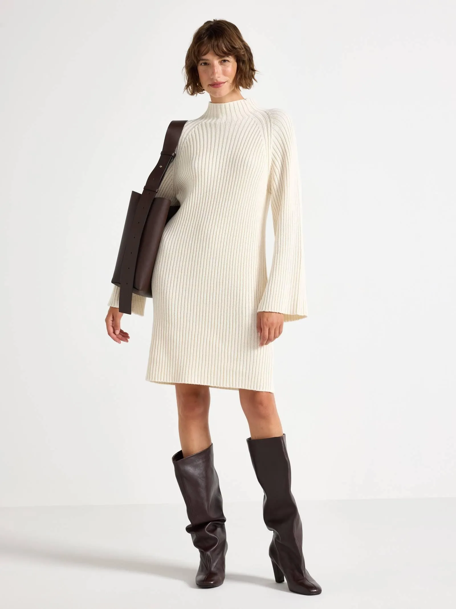 Ribbestrikket mini kjole