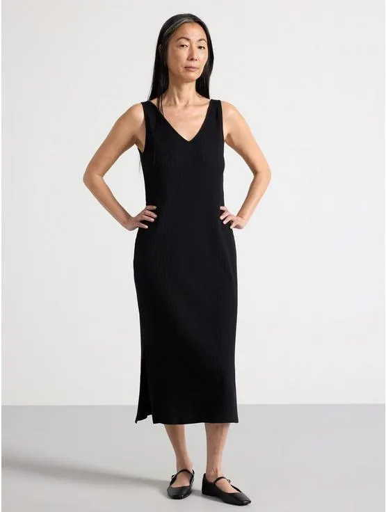 Ermløs ribbet kjole
