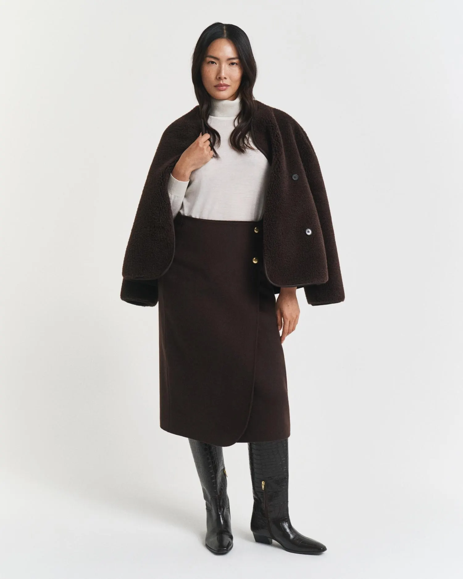 Midi-håndsydd omslagsskjørt i ull