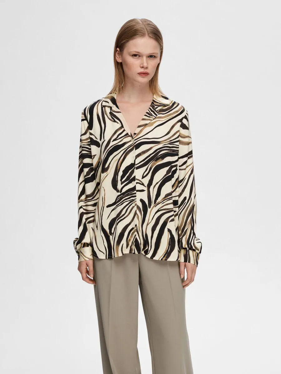 PRINTET SATENG SKJORTE