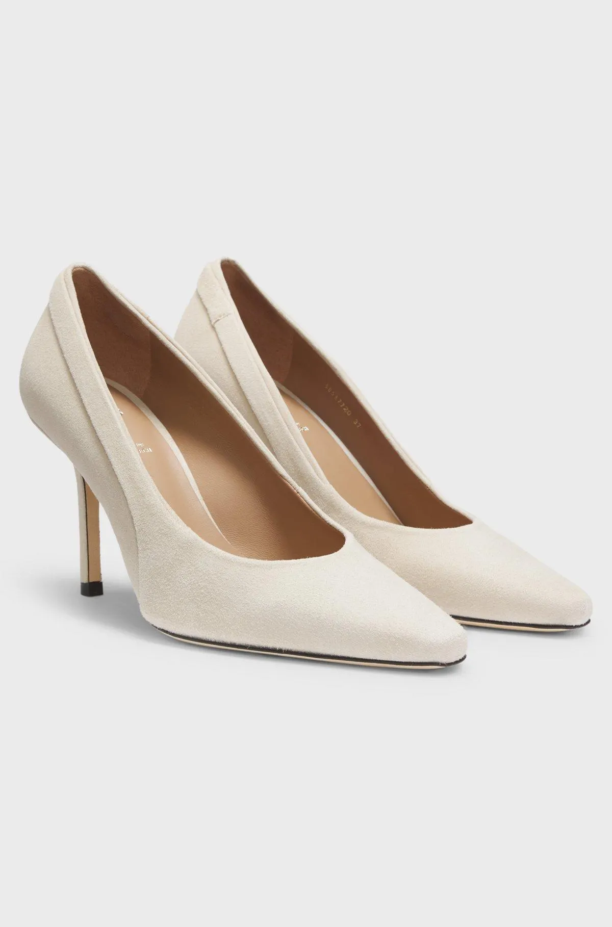 Suede pumps with comfort insole