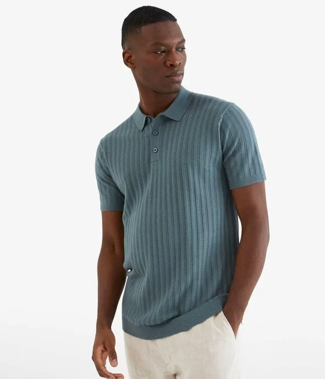 Finstrikket tennisskjorte