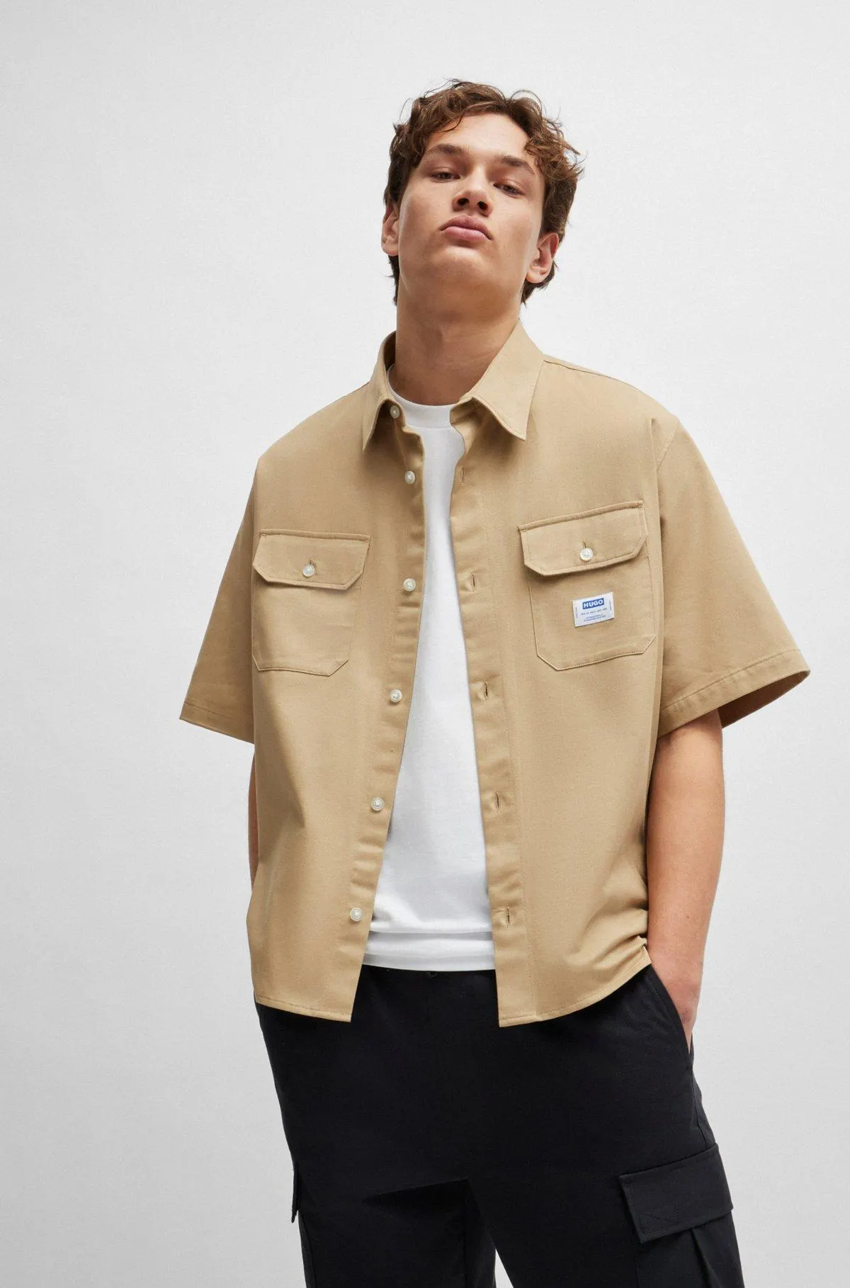 Loose-fit shirt in cotton twill with logo patch