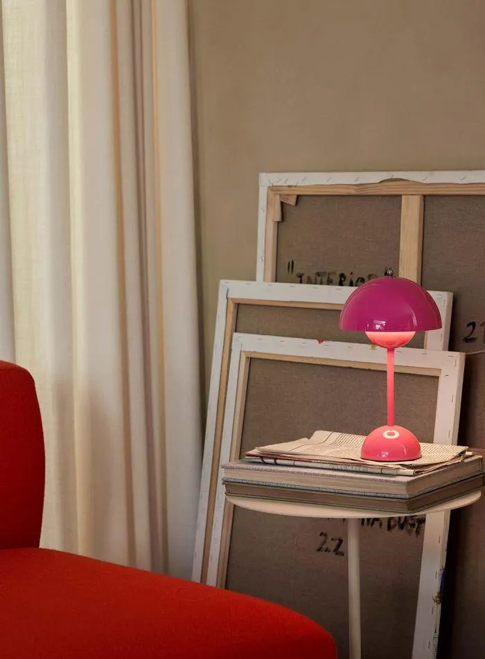 Flowerpot VP9 oppladbar bordlampe H30 - tangy rosa