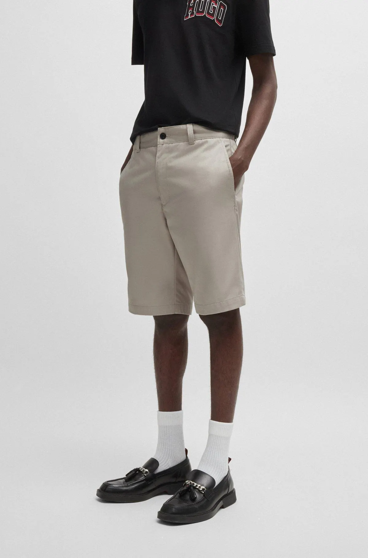 Regular-fit shorts with slim leg and buttoned pockets