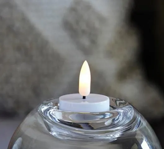 LED telys 4 pk. med flamme på veke Hvit