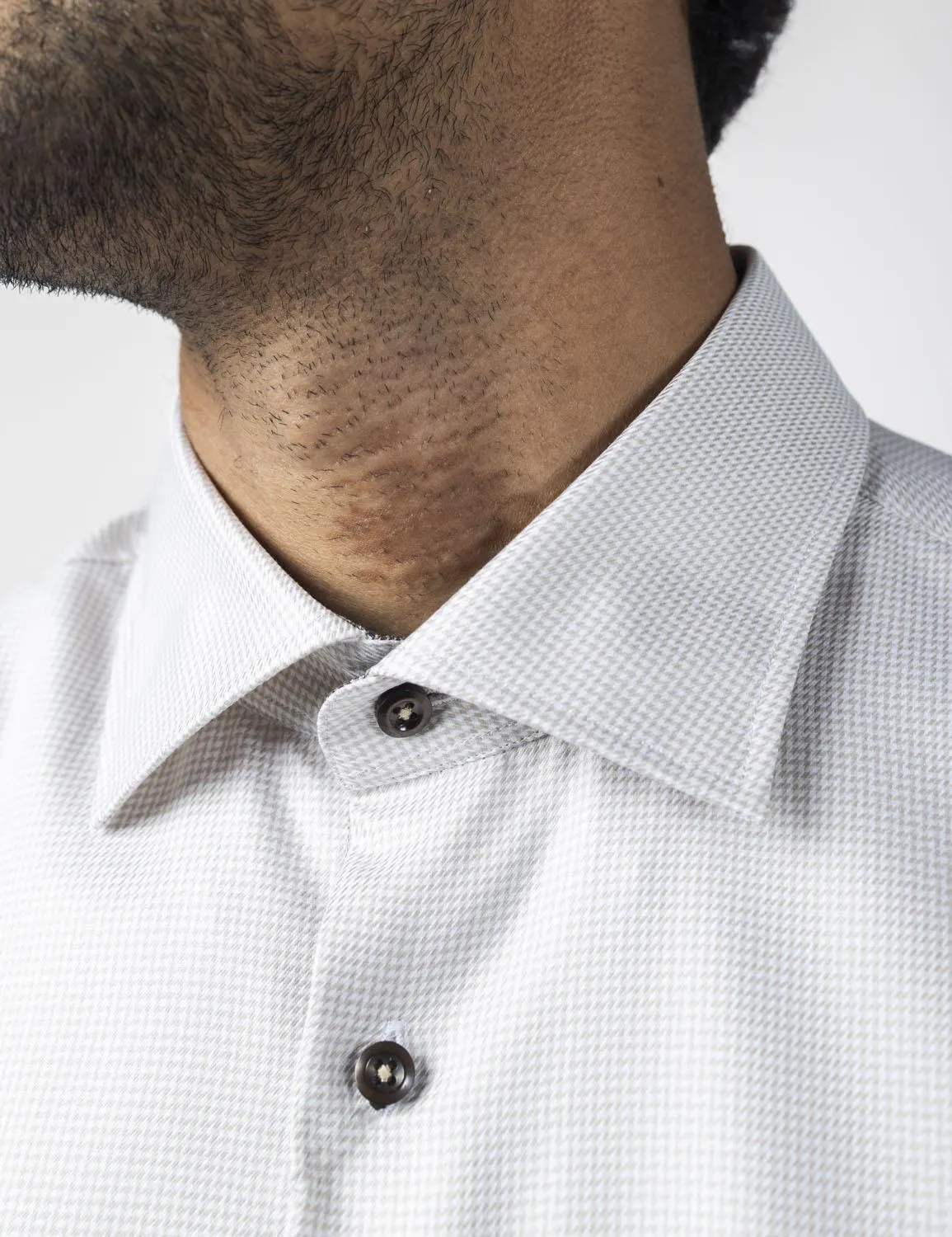 Moderate Cut Away Contrast Twill Shirt Fitted Body Light Beige