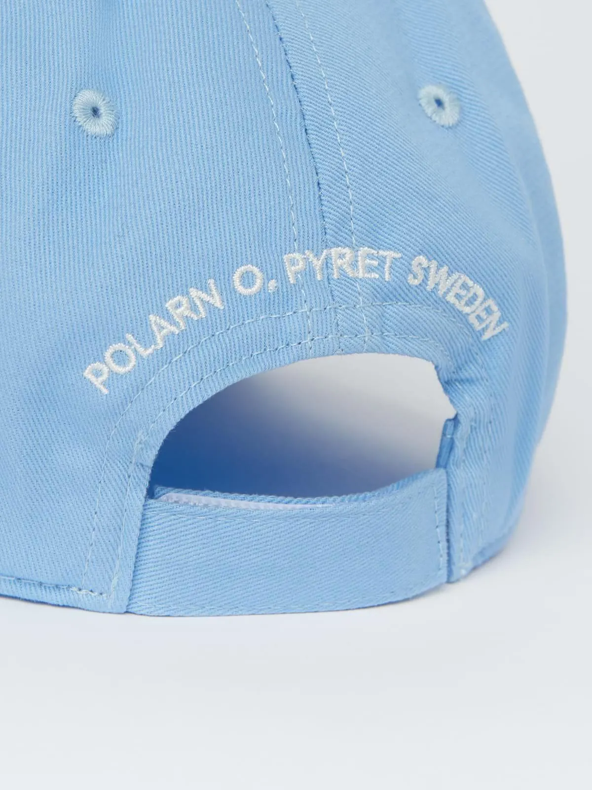 Caps med P-applikasjon ensfarget