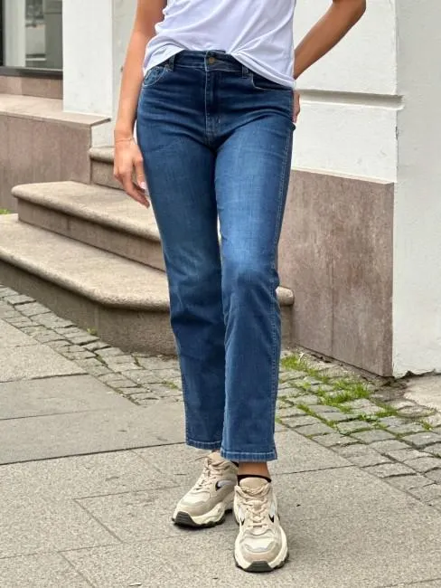 Malena F Bolger Cross cross stone