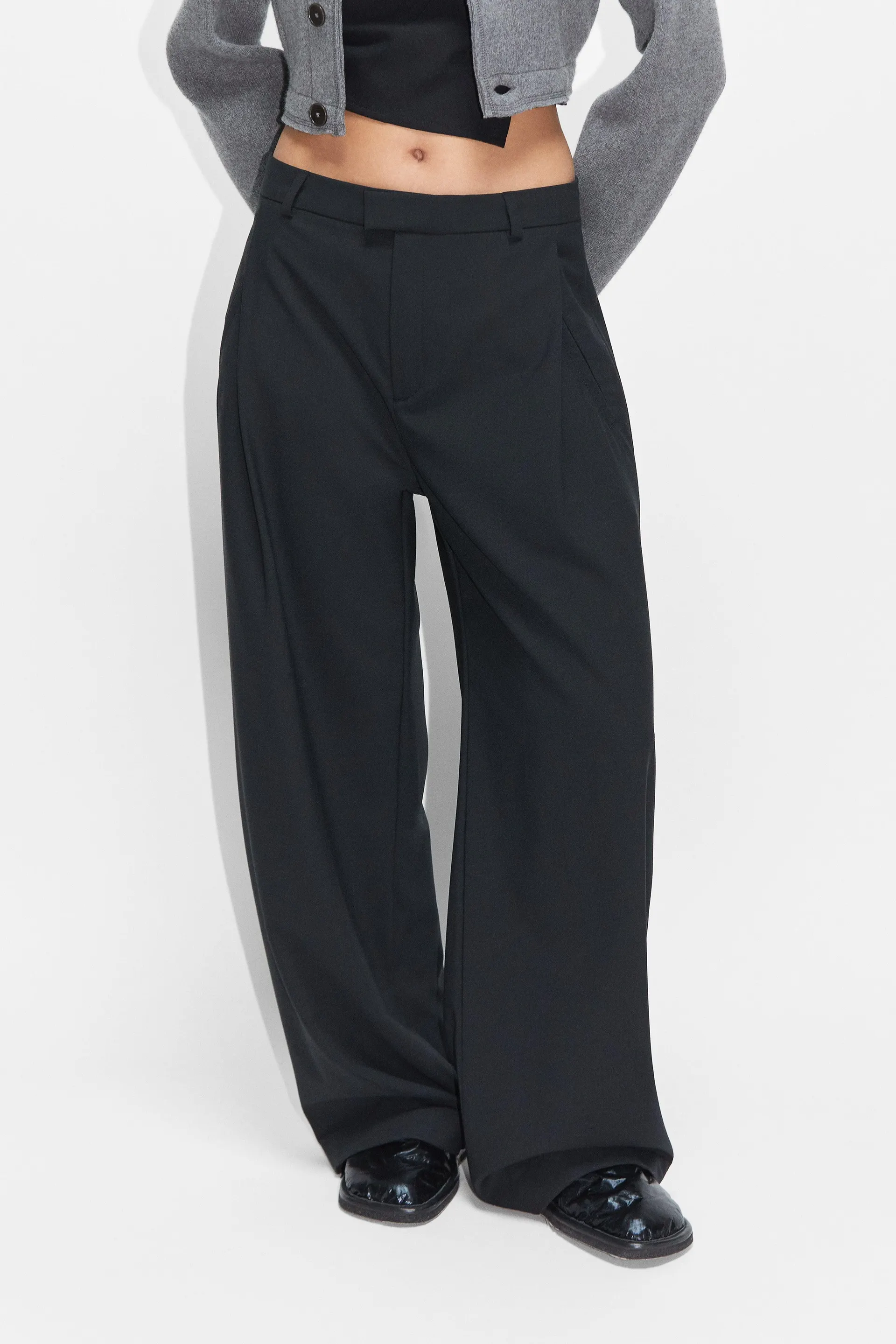 Pleated Wide-leg Trousers