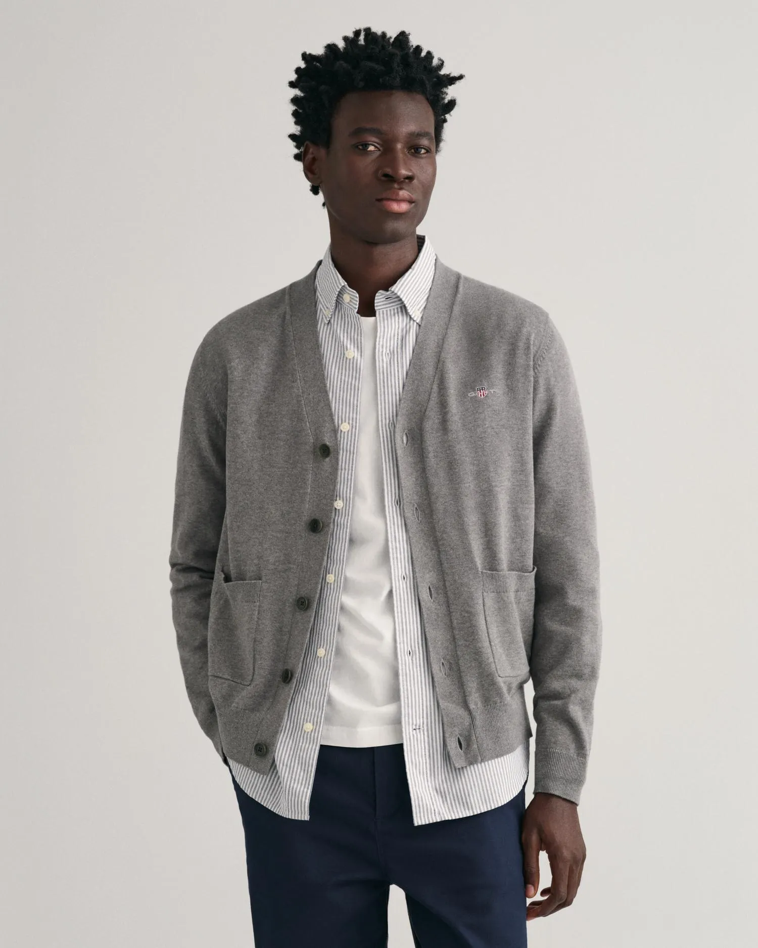 Klassisk V-hals cardigan i bomull