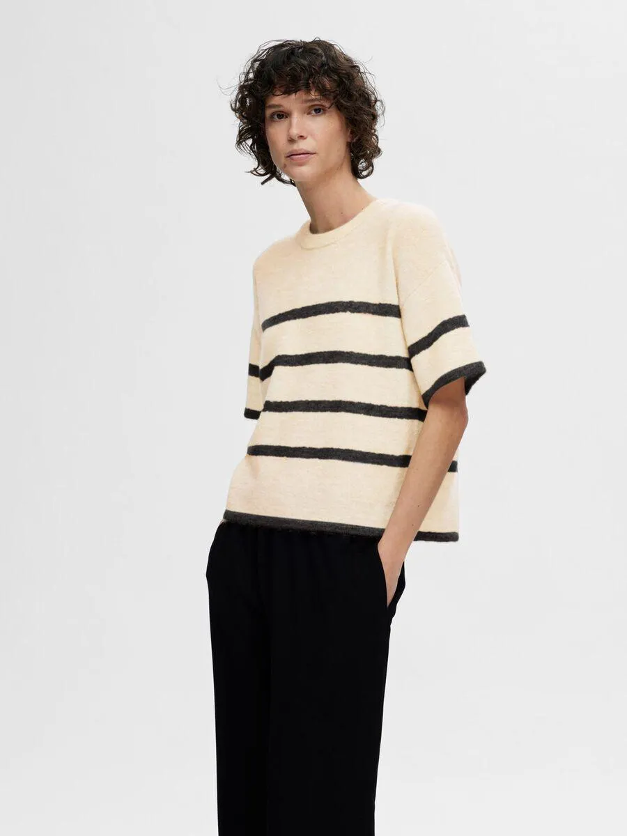 KORTERMET STRIKKET TOPP