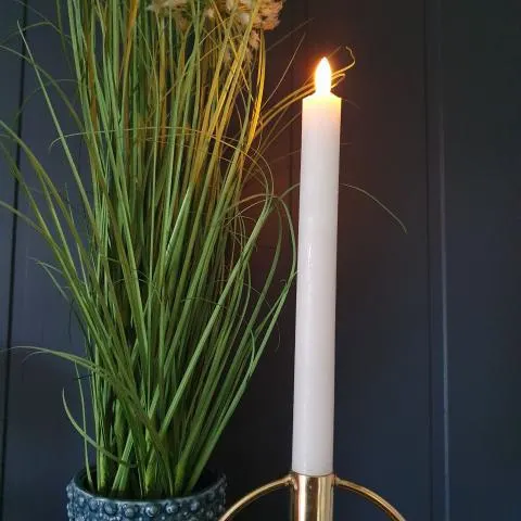 LED Kronelys med flamme på veke Hvit