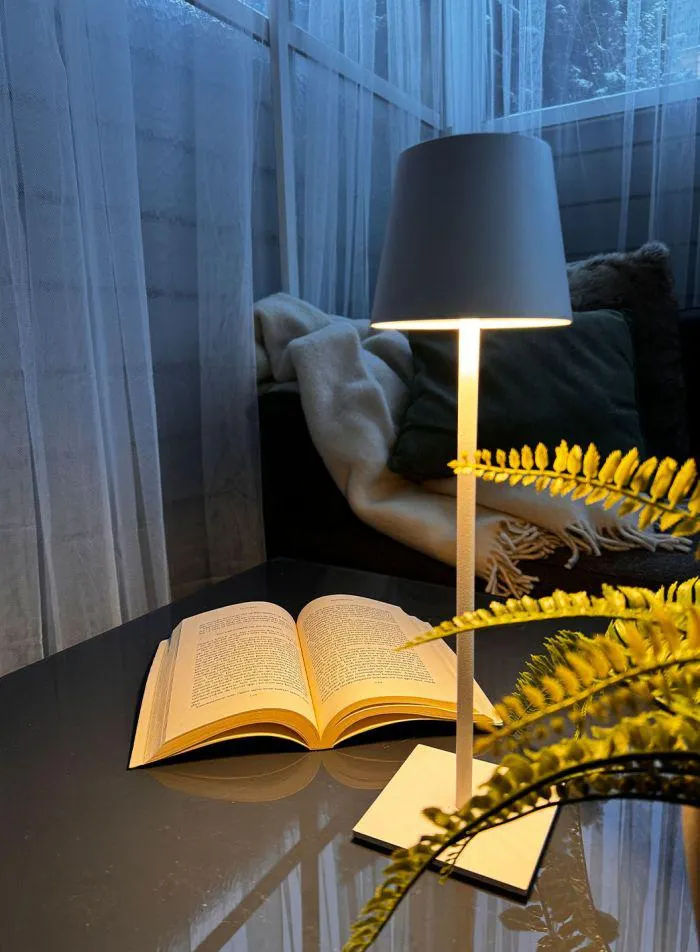 Grimstad oppladbar bordlampe H38 - hvit