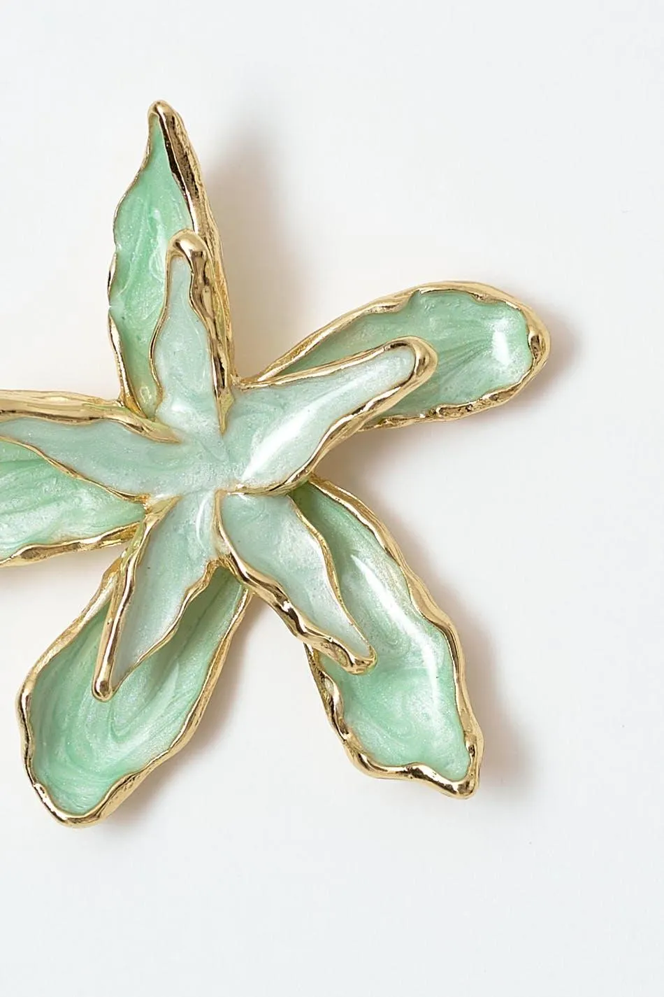 Flower stud earrings