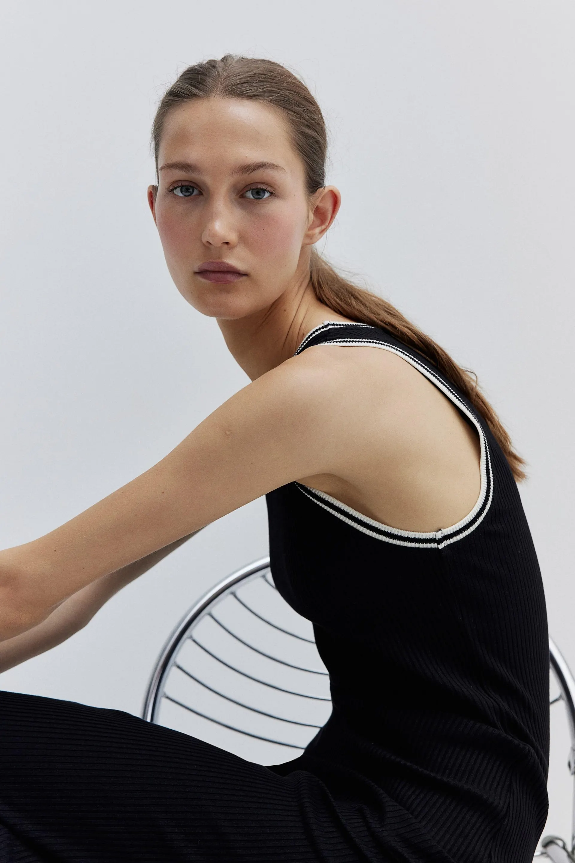 Ribbestrikket bodycon-kjole