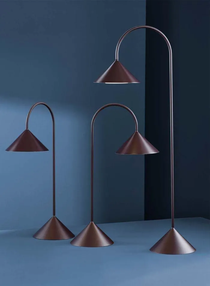 Grasp oppladbar bordlampe H72 - beetroot