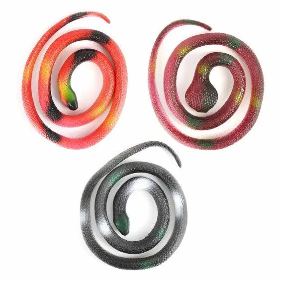 Småekle lekeslanger – selges assortert. Pris per stk.