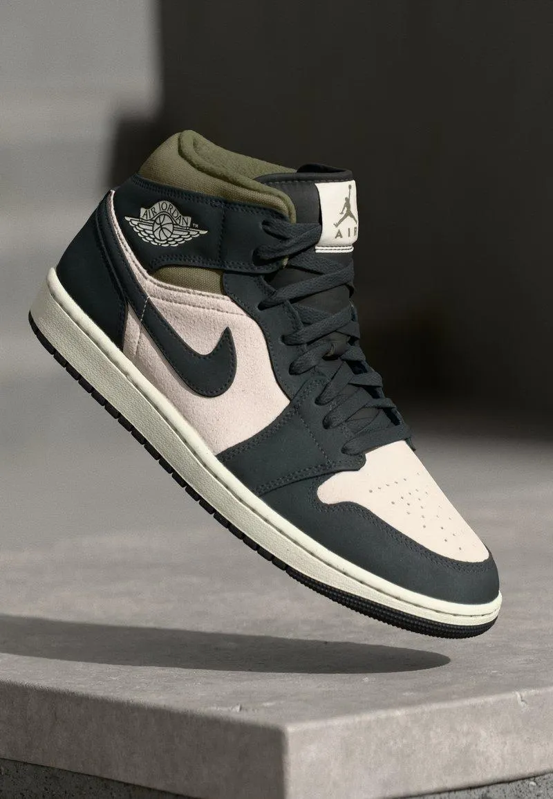 AIR JORDAN 1 MID SE UNISEX - Høye joggesko - light orewood brown/off noir/med olive/sail