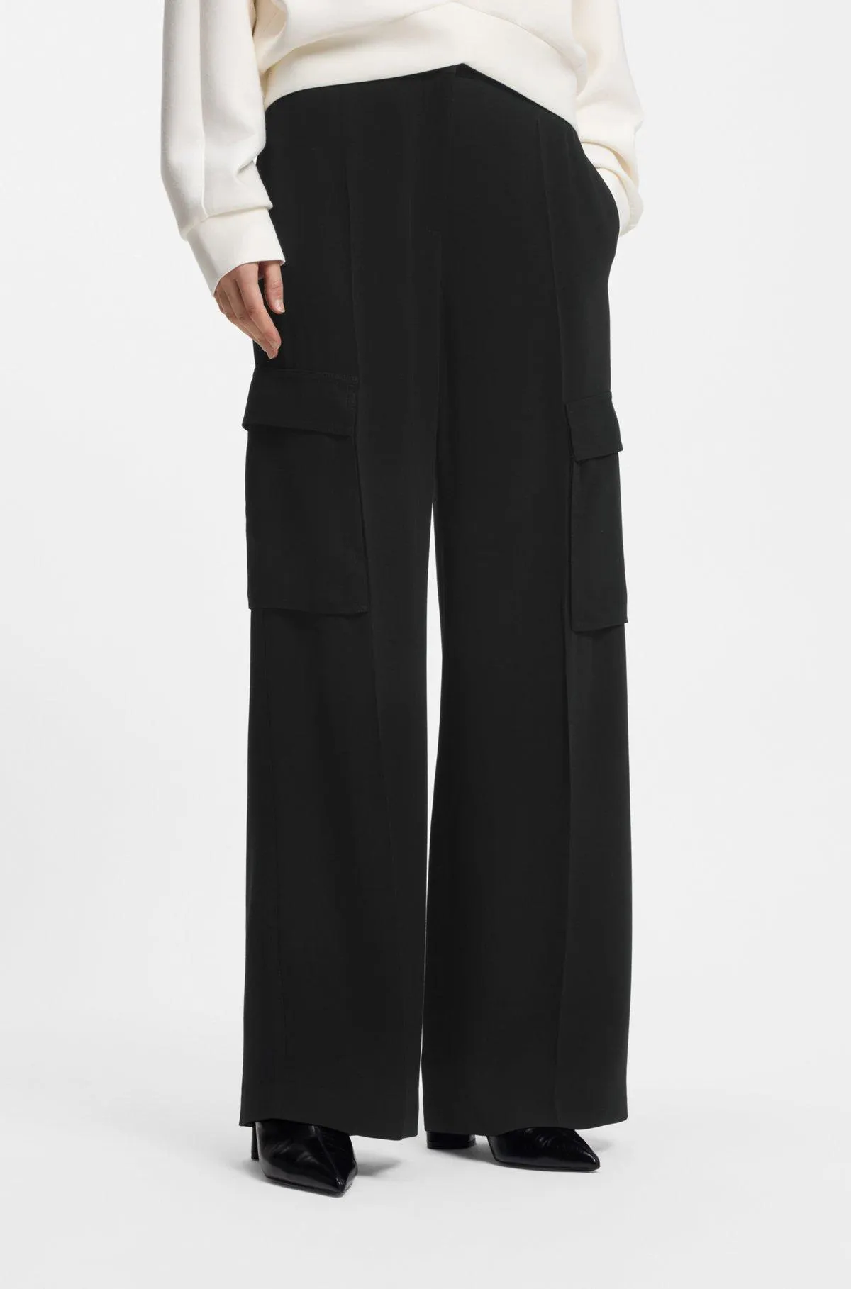 Regular-fit trousers in crepe with cargo pockets