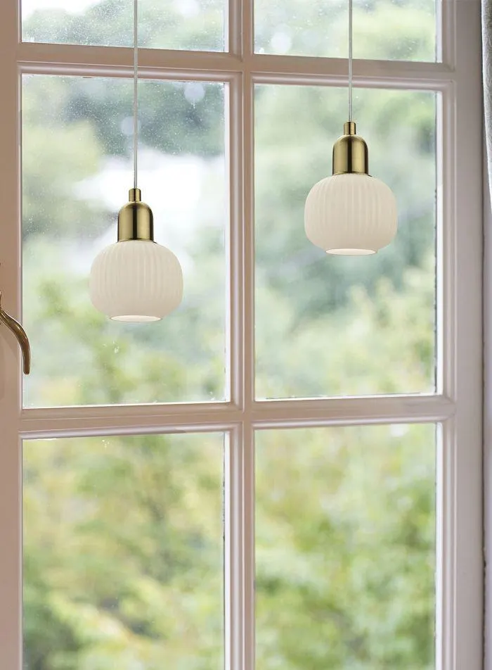 Elin vinduspendel Ø10 - matt messing/opal