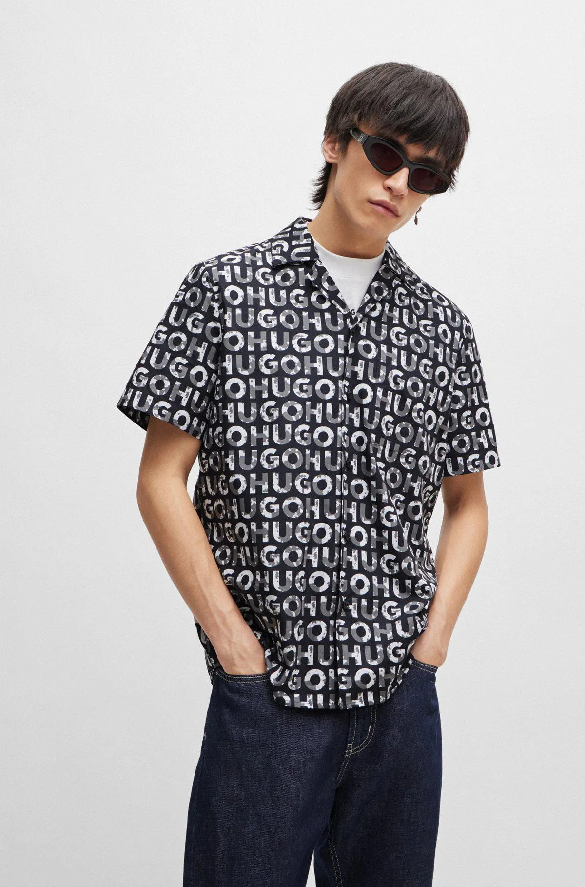 Relaxed-fit shirt with seasonal logo print