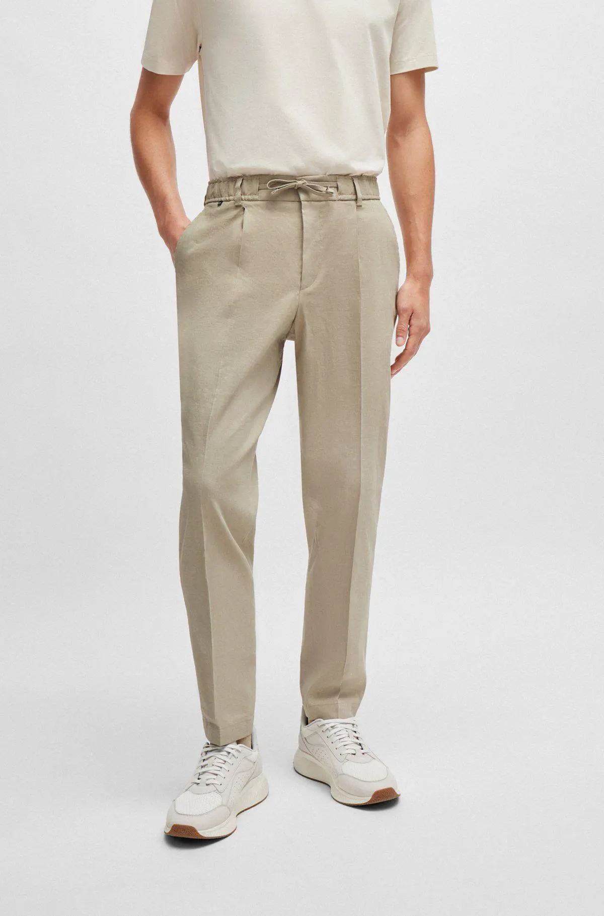 Relaxed-fit trousers in a linen blend