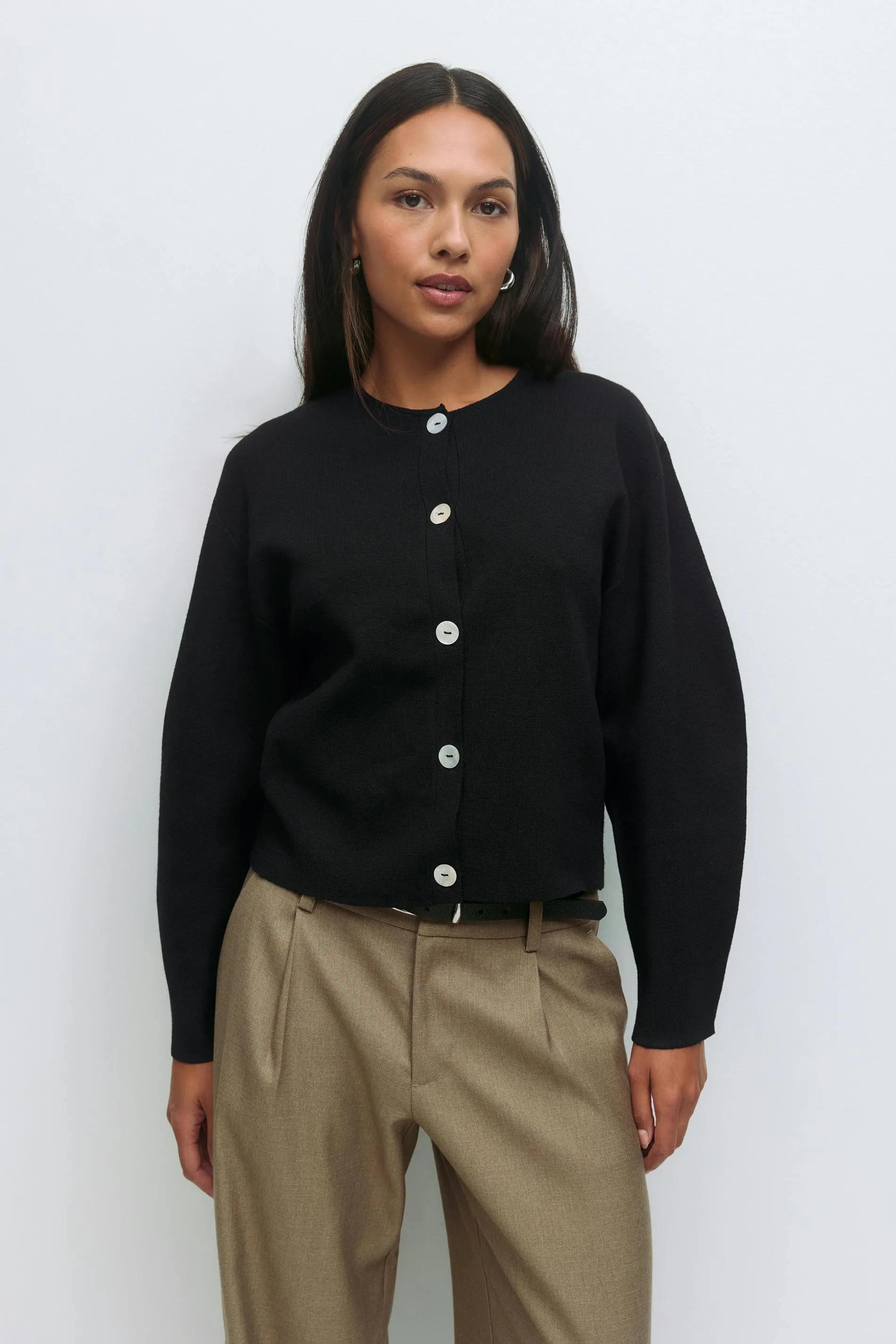 Shaped knitted cardigan