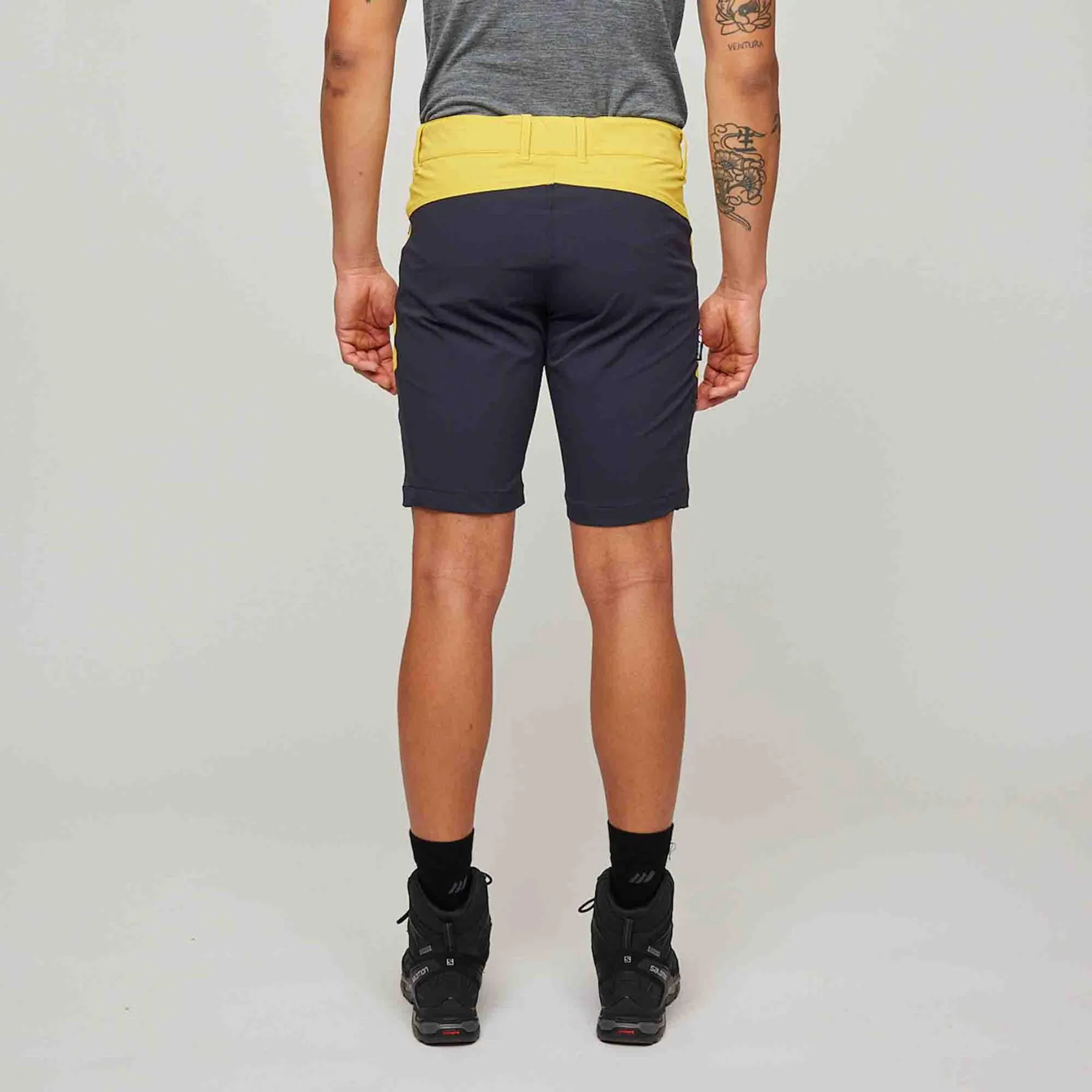 Saksi, shorts