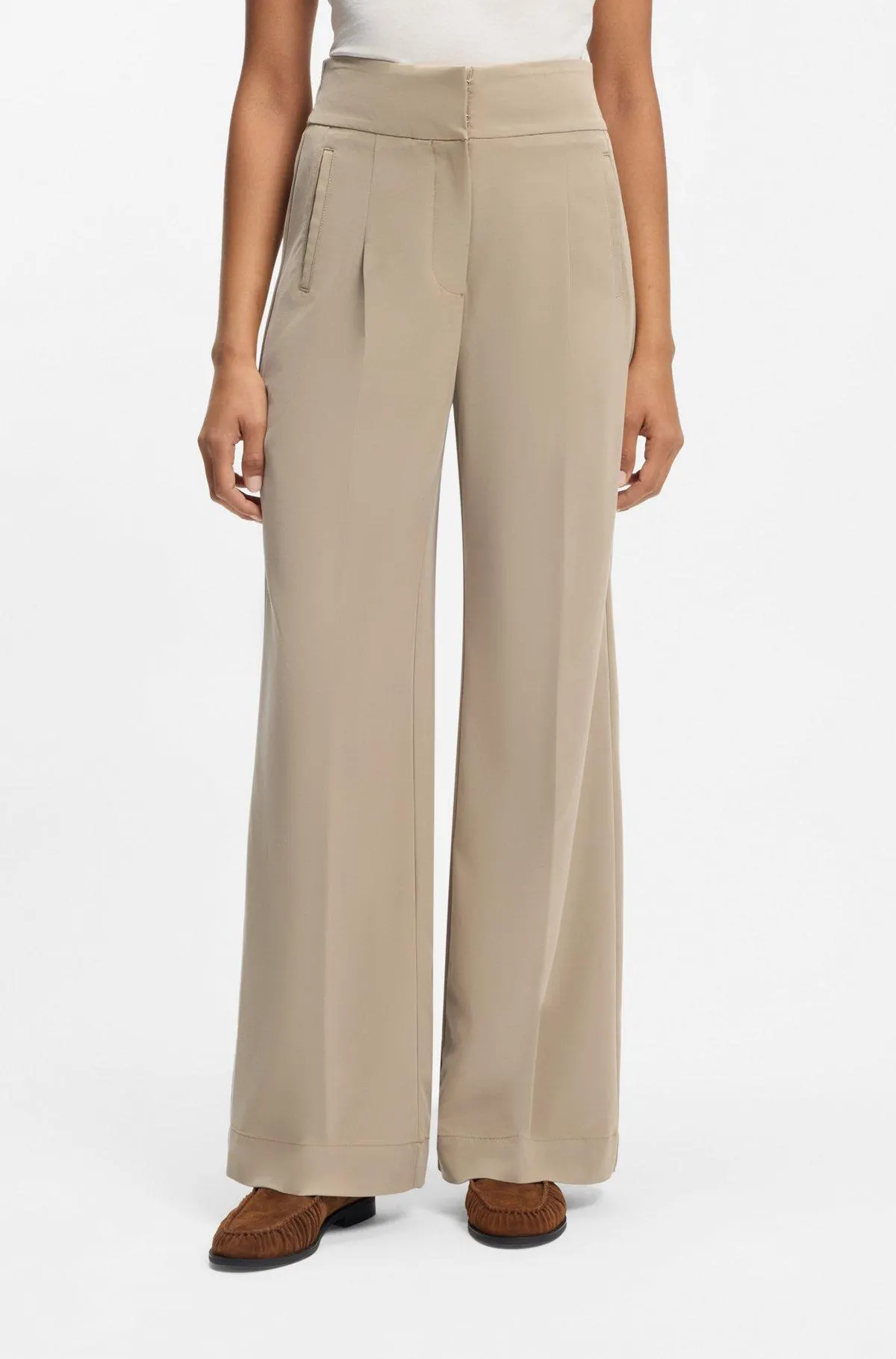 Straight-fit trousers with pleat front