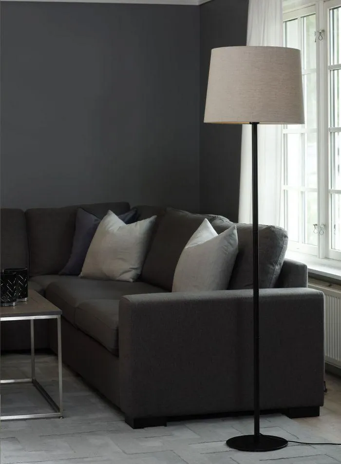 Saga gulvlampe rund - matt sort