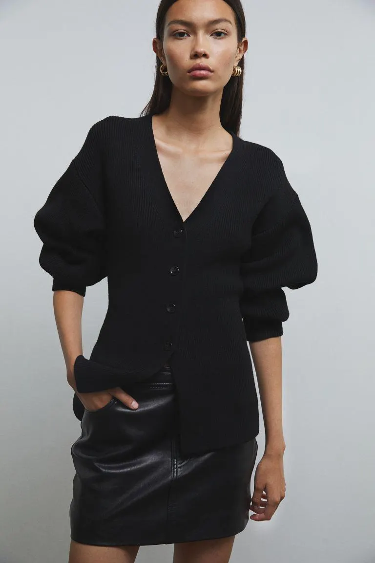 Ribbestrikket cardigan