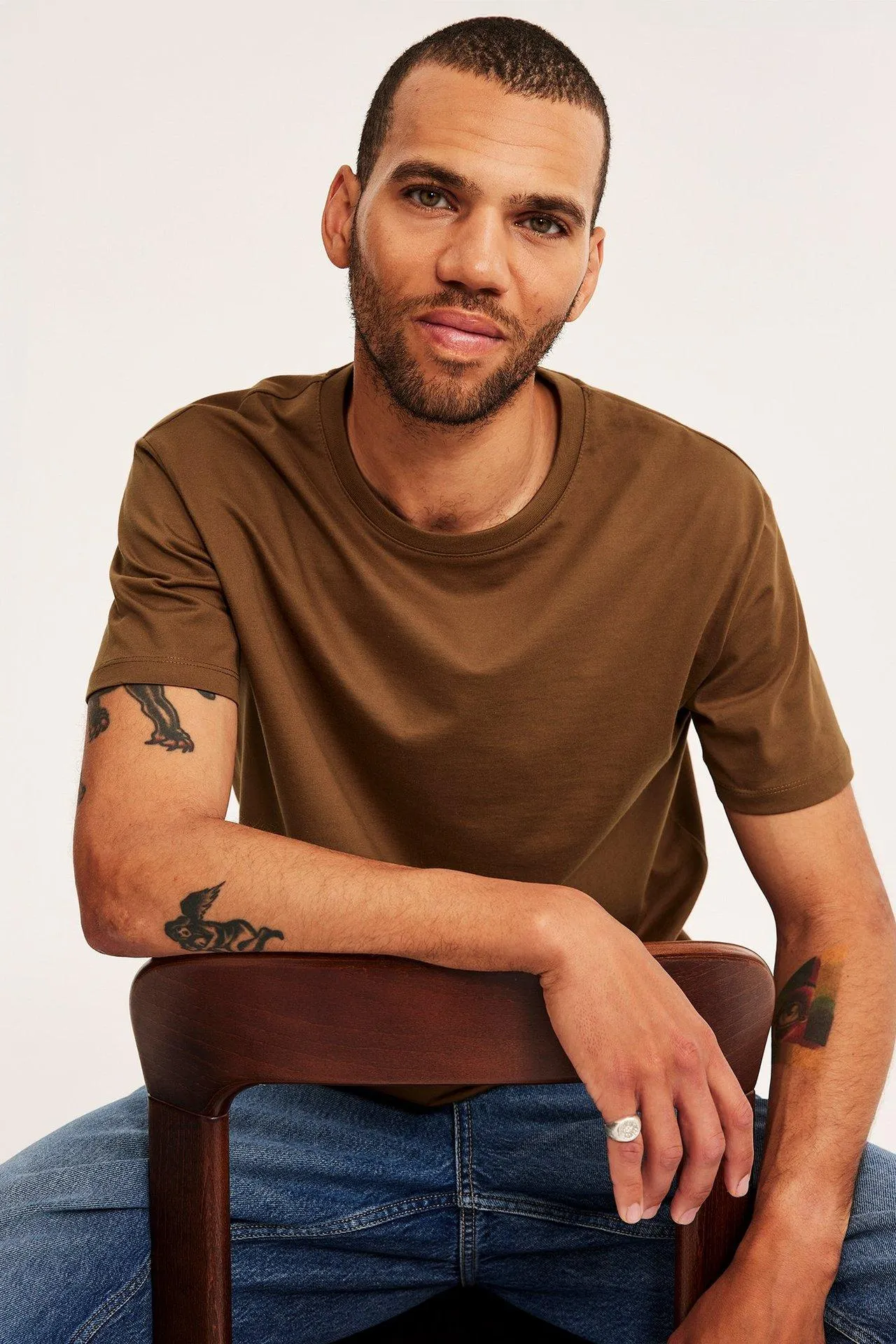 Pyöreäkauluksinen t-paita