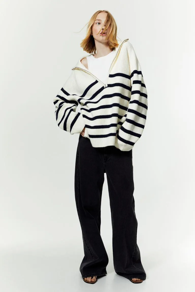 Ribbestrikket genser med glidelås