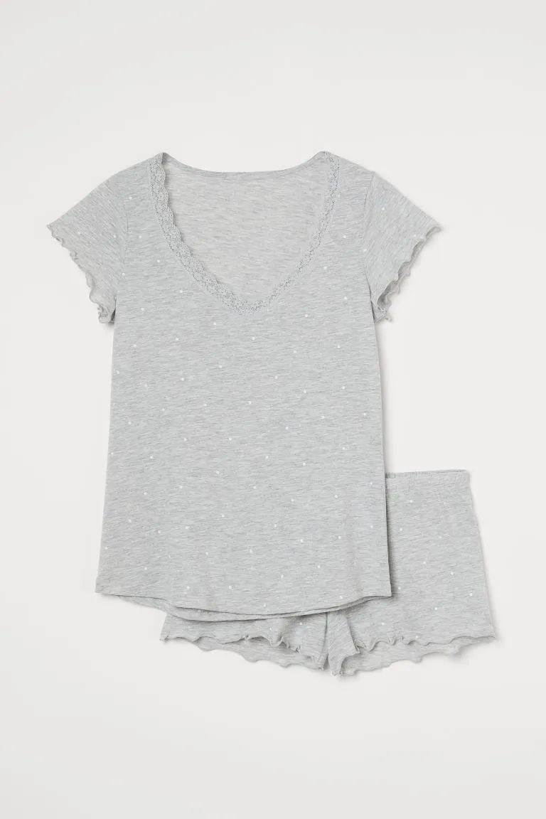 Pyjamas med T-shirt og shorts