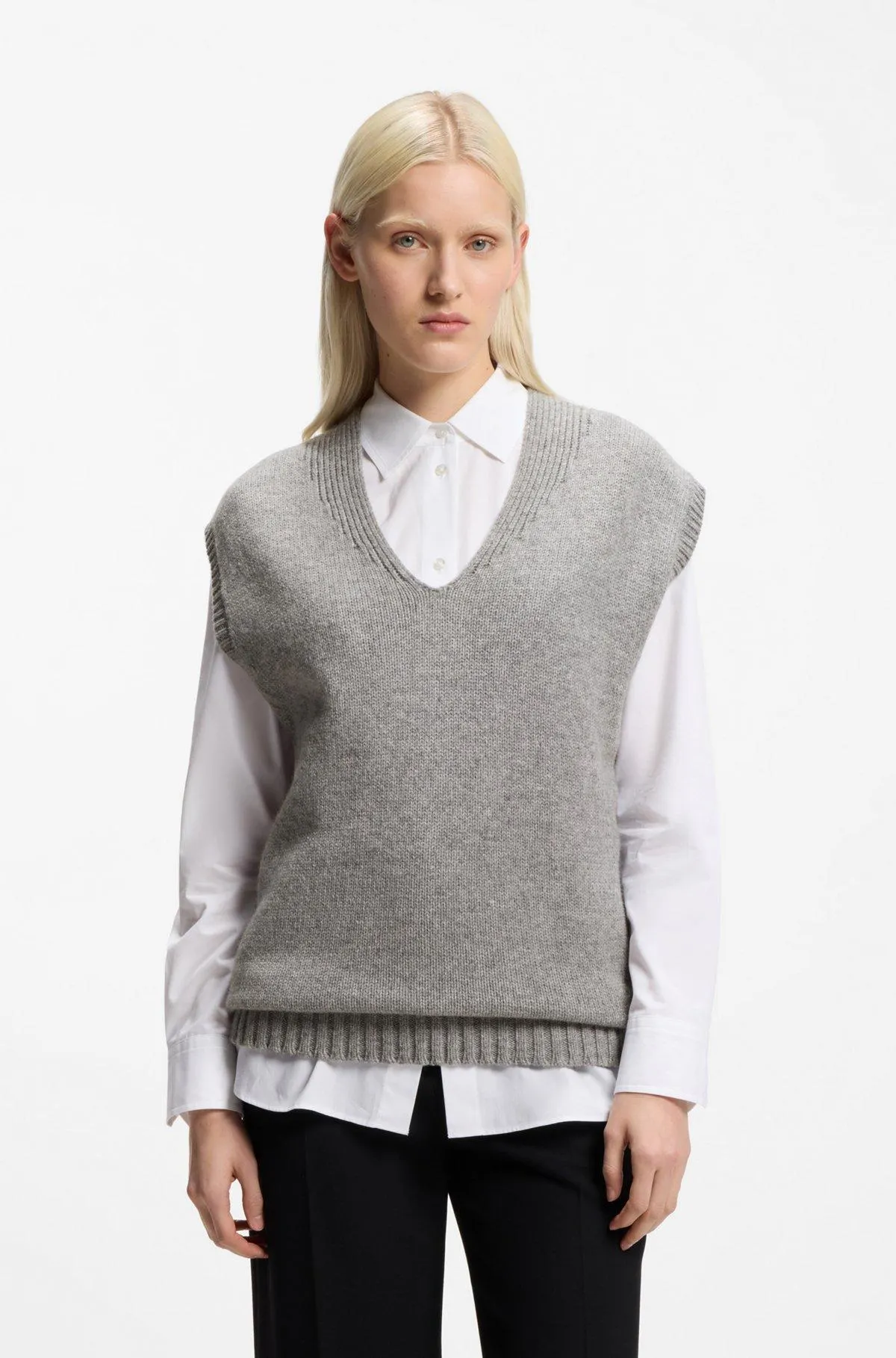 Sleeveless sweater in a wool blend