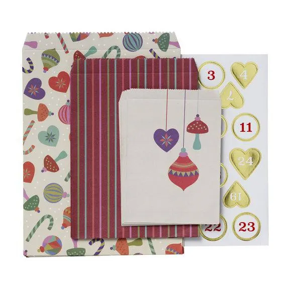 24 papirposer med festlige julemotiver og nummererte klistremerker, 1–24