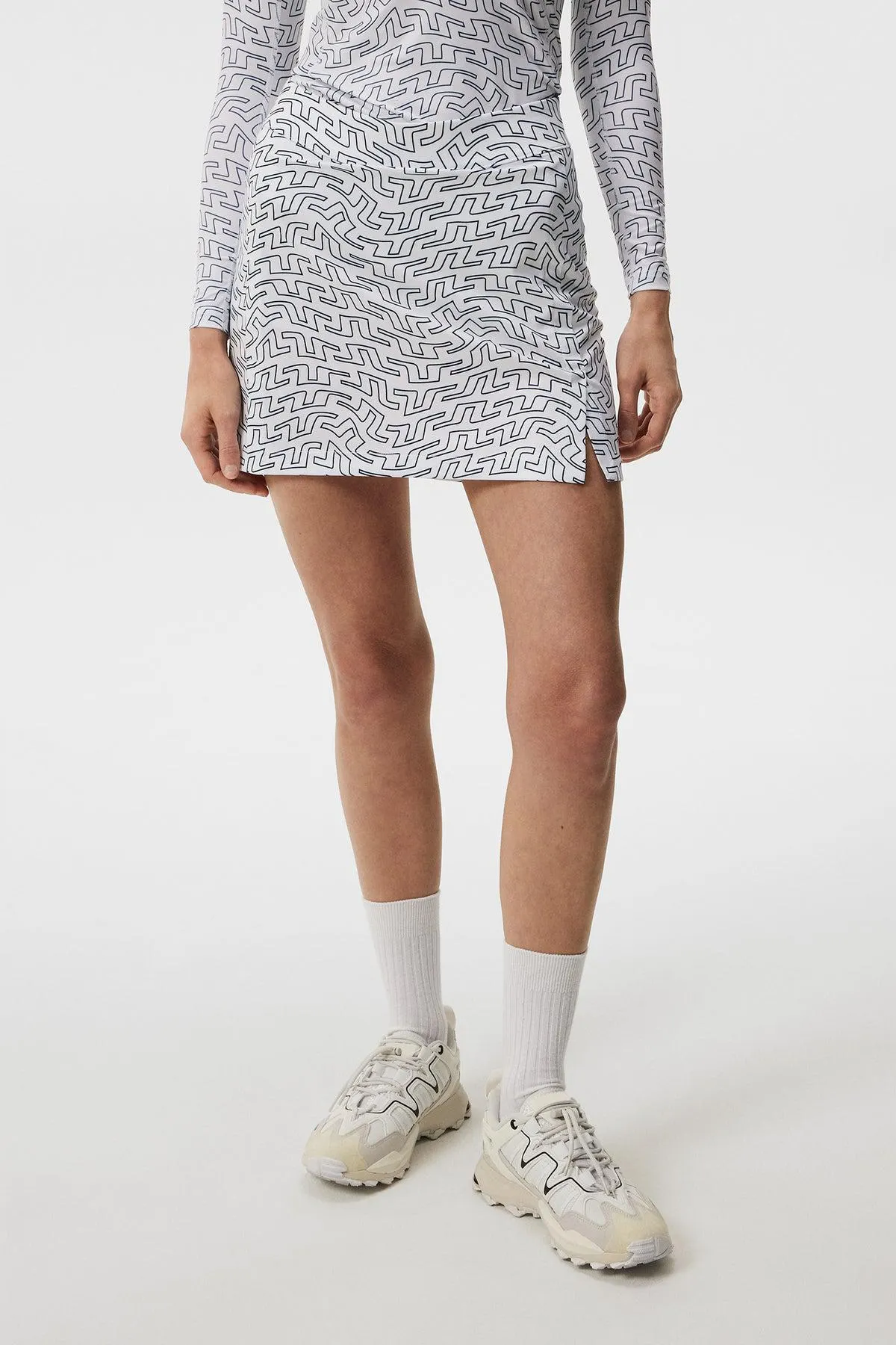 Amelie Mid Print Skirt White Outline Bridge Swirl
