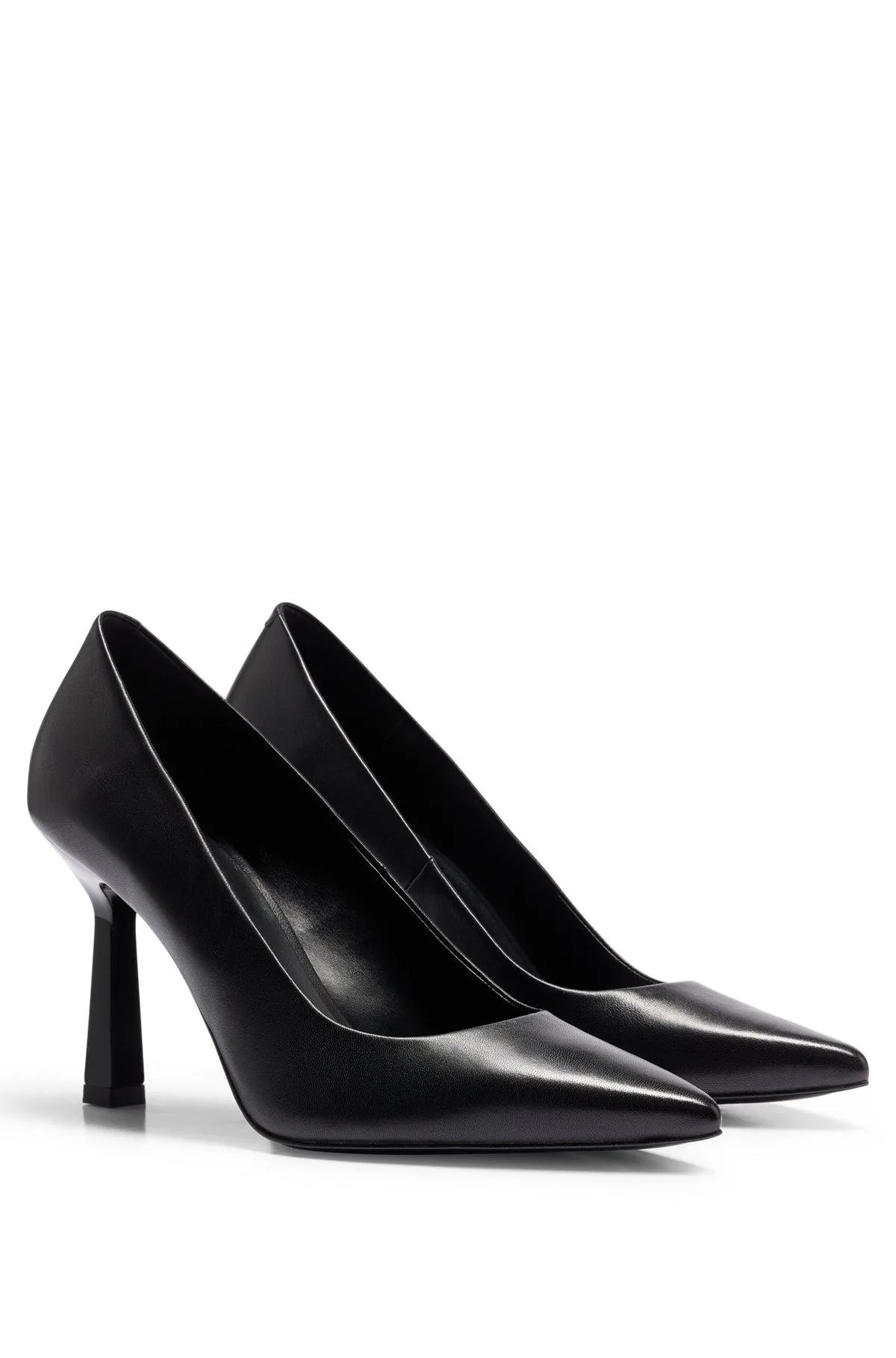 Pointed-toe pumps in nappa leather